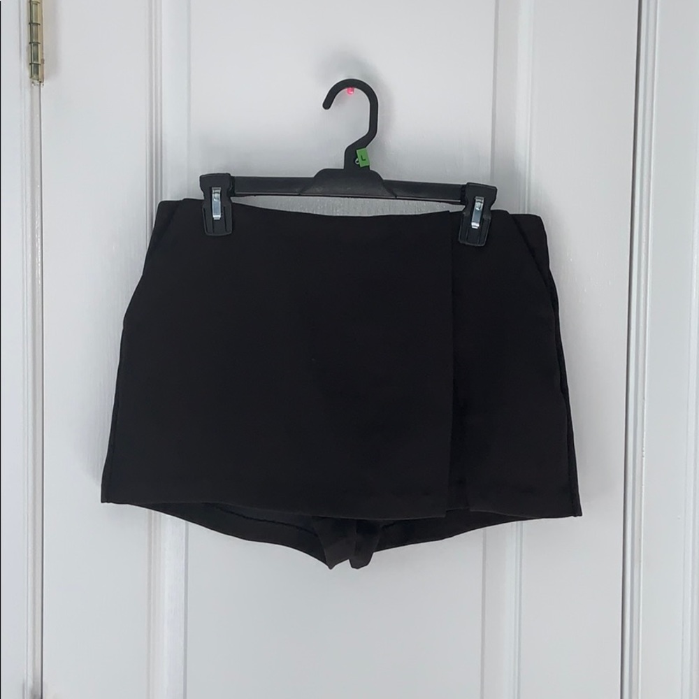 Black skort